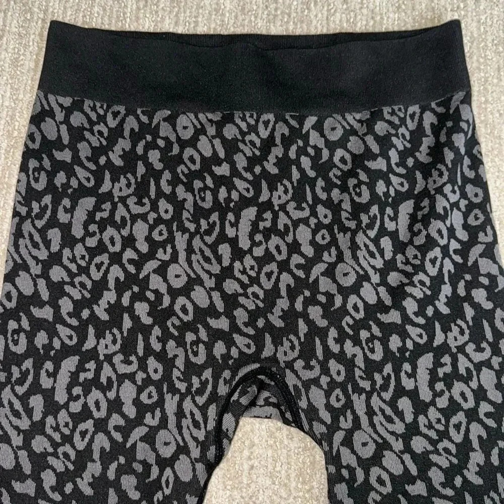 Steve Madden Women’s Leopard Print Leggings Size S Black Gray Seamless Tights - Picture 5 of 9
